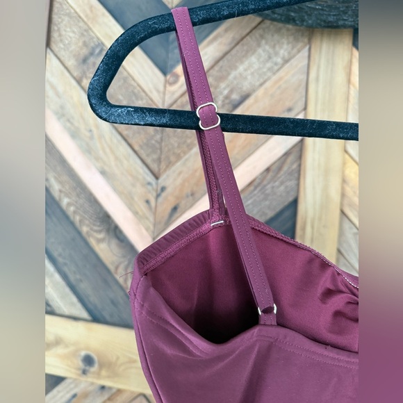 KATE SPADE New York 3D Rose Peep Hole One Piece Swimsuit Large Burgundy - Picture 11 of 11